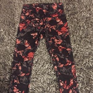 Lululemon 7/8 Stained Glass Legging, Size 8